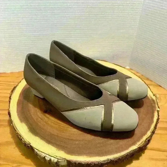 Beacon Comfort Well Two Toned Brown Tan Slip On Pumps Low Wedge Heel Size 11 W - Picture 3 of 9